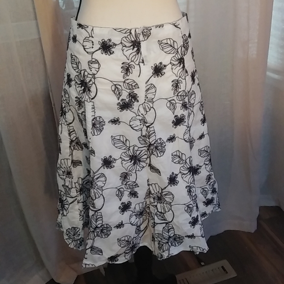 Jackie K skirt - Picture 3 of 5